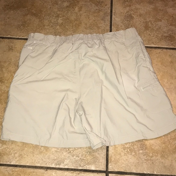 🌈3/&25 Women’s Columbia Shorts Size Medium - Picture 3 of 3